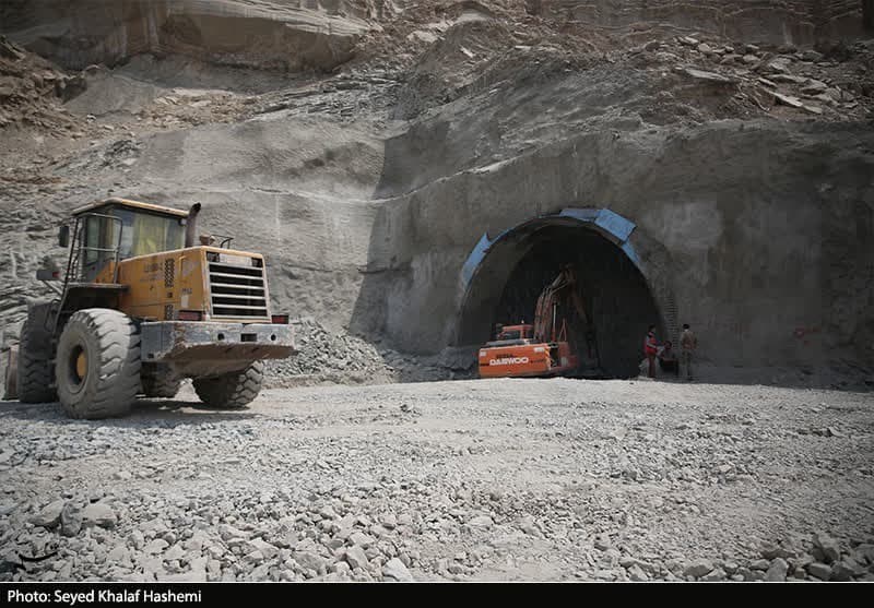 بررسی پروژه های آب و جاده شهر تانگستان و دشتستان