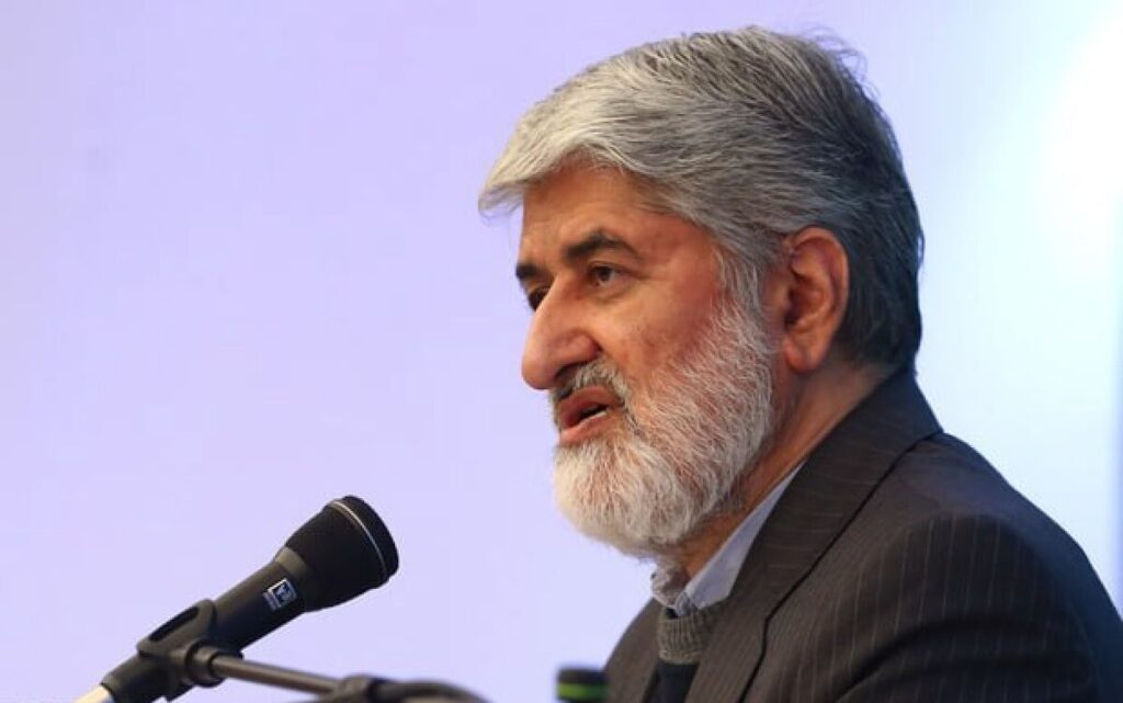 دستش خیلی خالی است که تحلیل یک فرد عادی را دلیل می‌داند!
