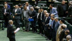 فرزین، علی‌آبادی، صادق و نوری قزلجه در آستانه برکناری