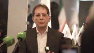 بابک زنجانی: مقصر افزایش قیمت دلار، بانک مرکزی است نه مکانیسم ماشه و تحریم‌ها