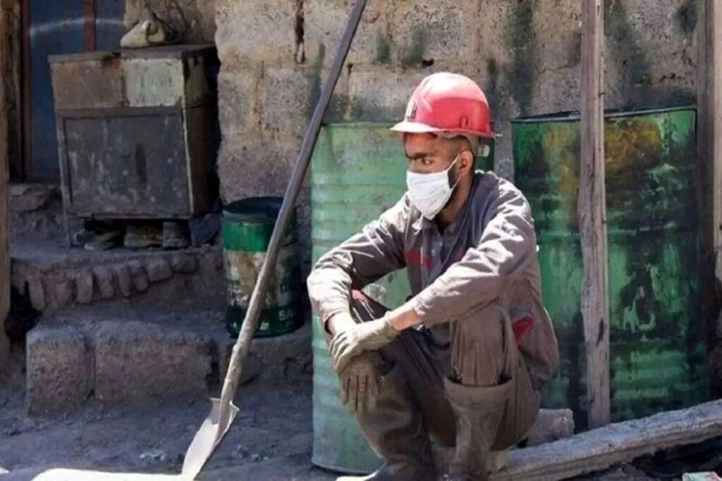 دستمزد کارگران دو بار در سال