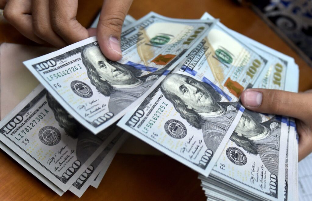 دلار آمریکا ضعیف بود