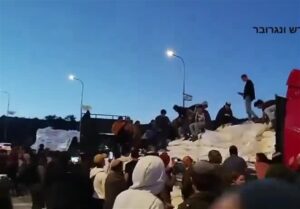 شهادت 20 فلسطینی در غزه بر اثر حمله هوایی به کامیون حامل غذا