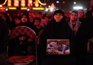 مادر شهیدان خالقی‌پور: شهدا را انحصاری نکنیم/تقدیر از مادران شهدا در محرم شهر