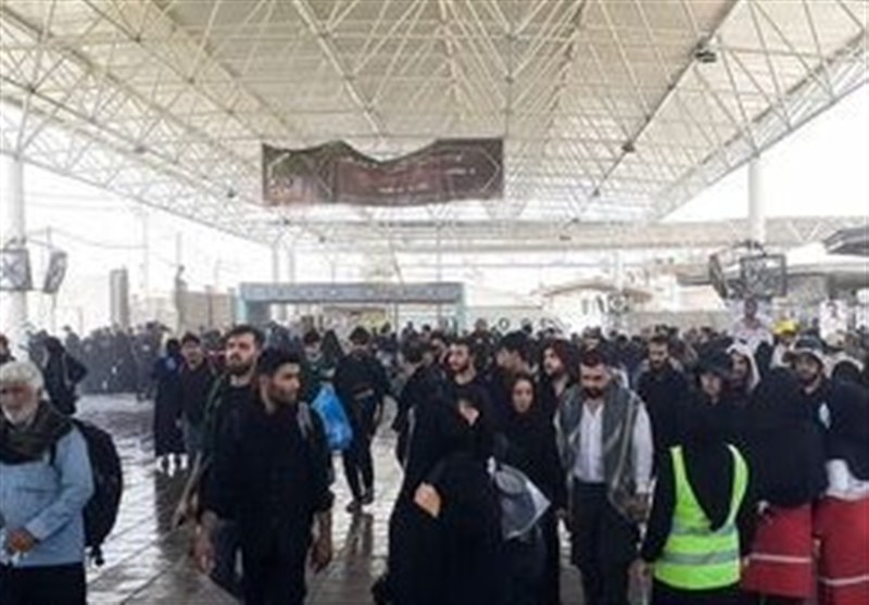 وقتی خاک وطن با بوی کربلا آغشته می‌شود/ بازگشت پرشور زائران از مرز مهران‌
