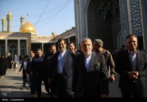 حضور وزیر میراث فرهنگی در حرم پیامبر مسوم (SA) + تصویر
