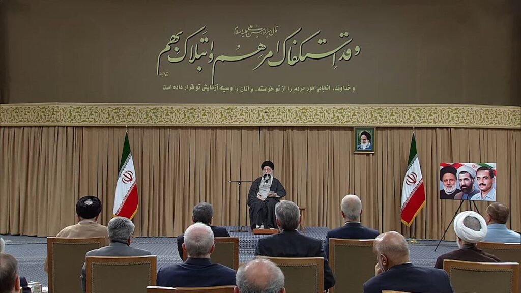 توصیه رهبر انقلاب به اعضای هیئت دولت برای تامین به موقع کالاهای اساسی مردم