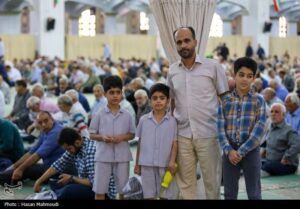 نماز جمعه تبریز در آغوش عطر کودکانه ؛ نسل جدید در رده های ایمان