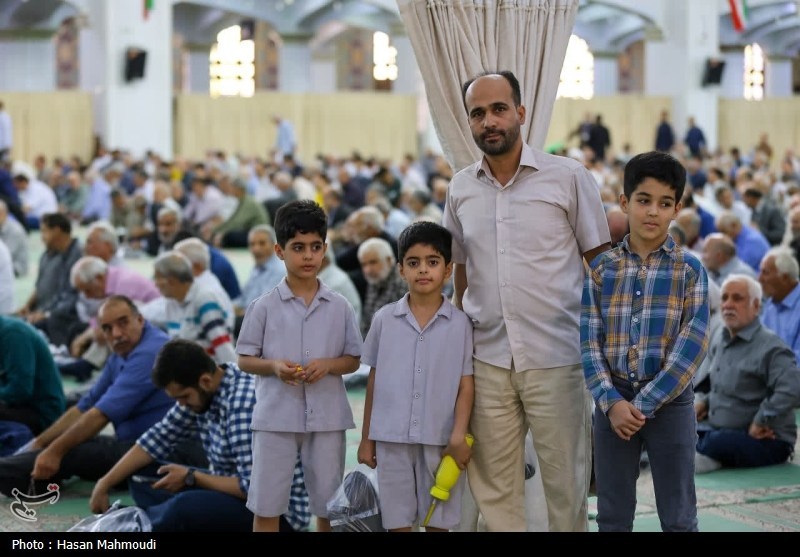 نماز جمعه تبریز در آغوش عطر کودکانه ؛ نسل جدید در رده های ایمان