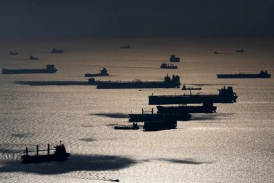 ناوگان شبح روسی ؛ چگونه مسکو ردپای روغن خود را پاک می کند؟