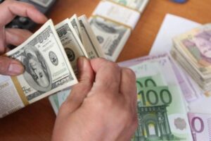 ورود ارز پتروشیمی‌ها به بازار