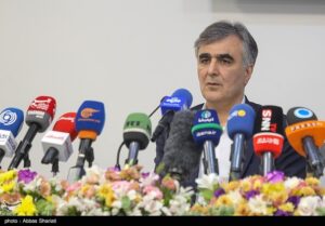 ‌فرزین: ‌نرخ ارز کالاهای اساسی تغییر نمی‌کند/ فعلا همان 28 هزار و 500 تومان‌