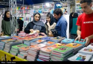 گشایش نمایشگاه پاییزه و لوازم التحریر در شهرکرد