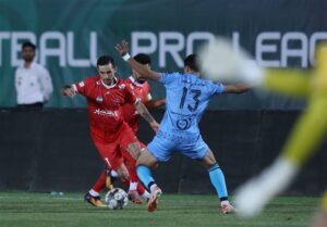تساوی چادرملو و پرسپولیس در نیمه نخست