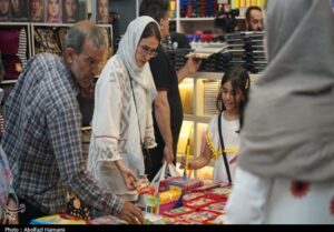 روایت میدانی تسنیم از بازار لواز‌التحریر/ شور شروع مدارس‌ در دل گرانی‌ها + فیلم