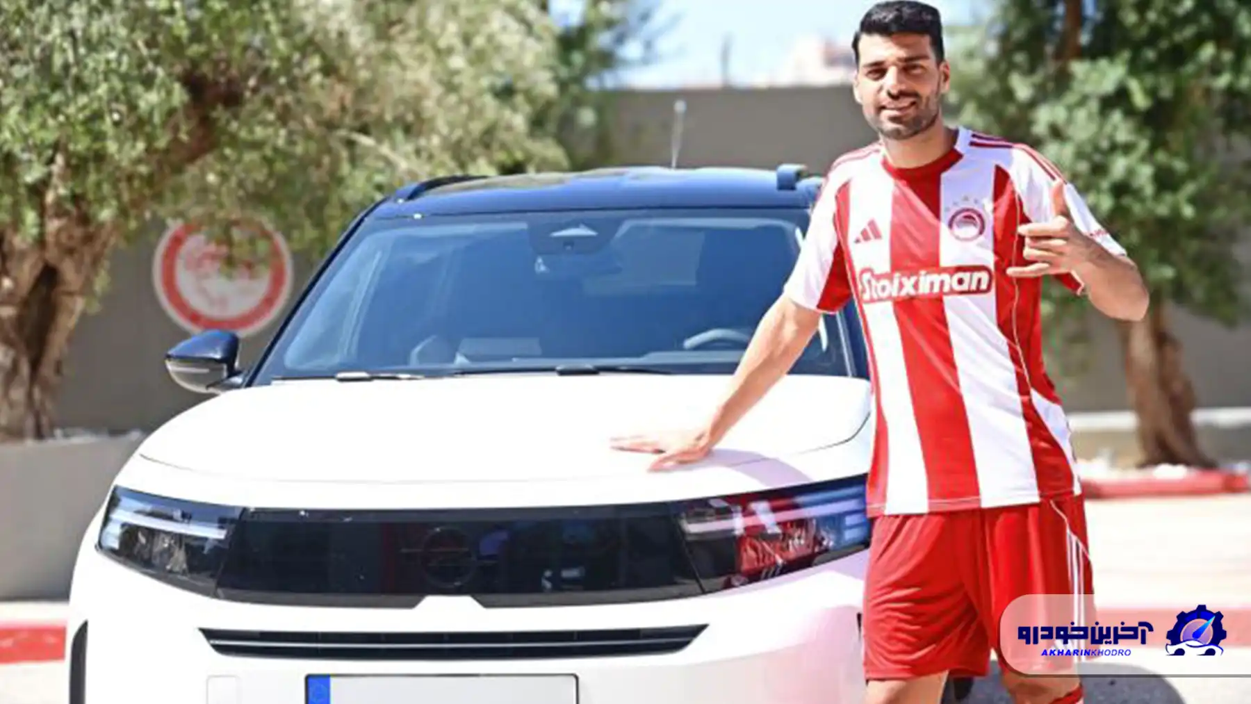 طارمی و خودروی جدیدش ؛ هدیه المپیاکوس به مهدی آقای گل