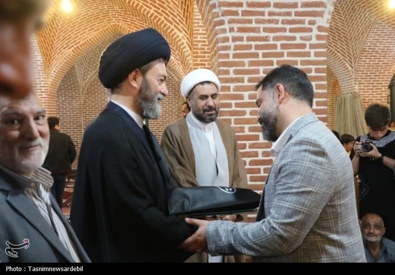 تقدیر از فعالان قرآنی در اردبیل به مناسبت میلاد پیامبر اکرم(ص)