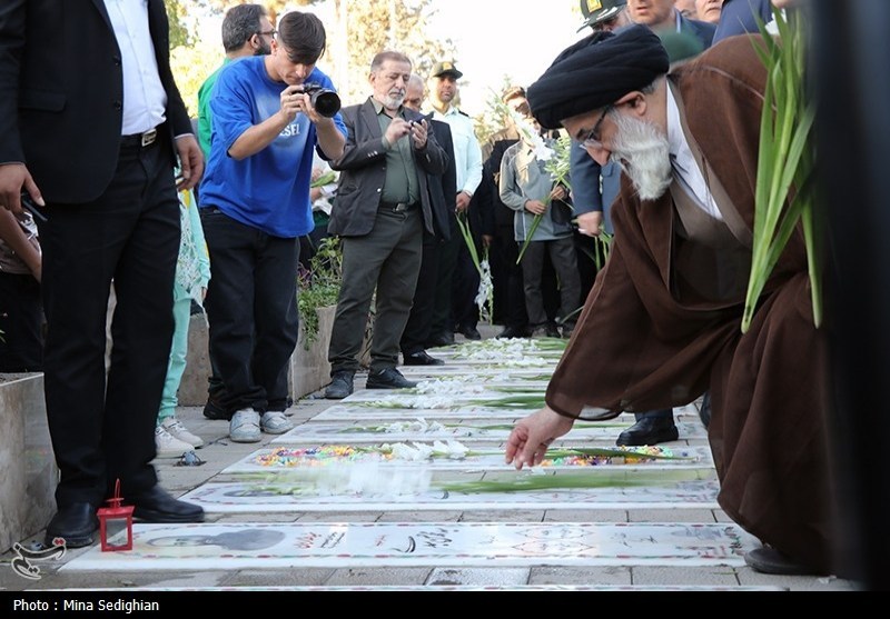 آئین میهمانی لالهها در امامزاده محمد (ع) کرج