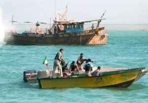 کشف بیش از 30 هزار لیتر گازوئیل در آب‌های بندرعباس