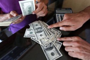 ورود سنگین بانک مرکزی به بازار تهران و امارات از هفته آینده