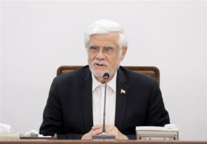 عارف: باید دست ما در برابر دشمن پُر باشد