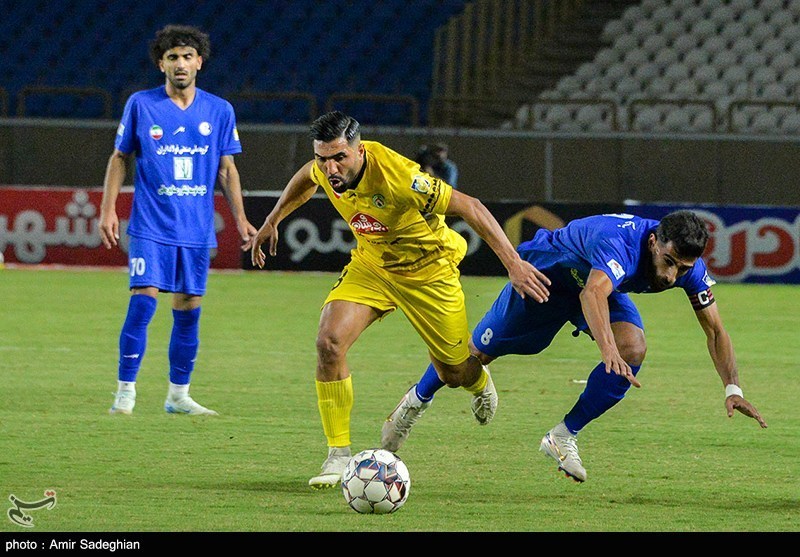 دیدار تیمهای فوتبال فجر شهید سپاسی و استقلال خوزستان
