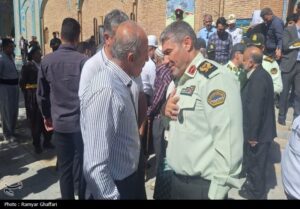 دیدار مردمی فرمانده انتظامی کردستان در مسجد جامع