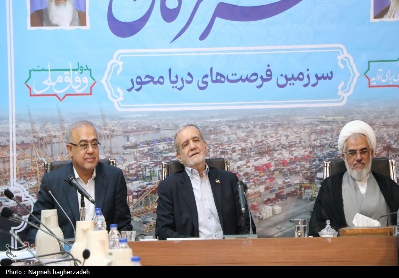نشست رئیس‌جمهور با فرهیختگان و فعالان سیاسی، اجتماعی و فرهنگی استان هرمزگان