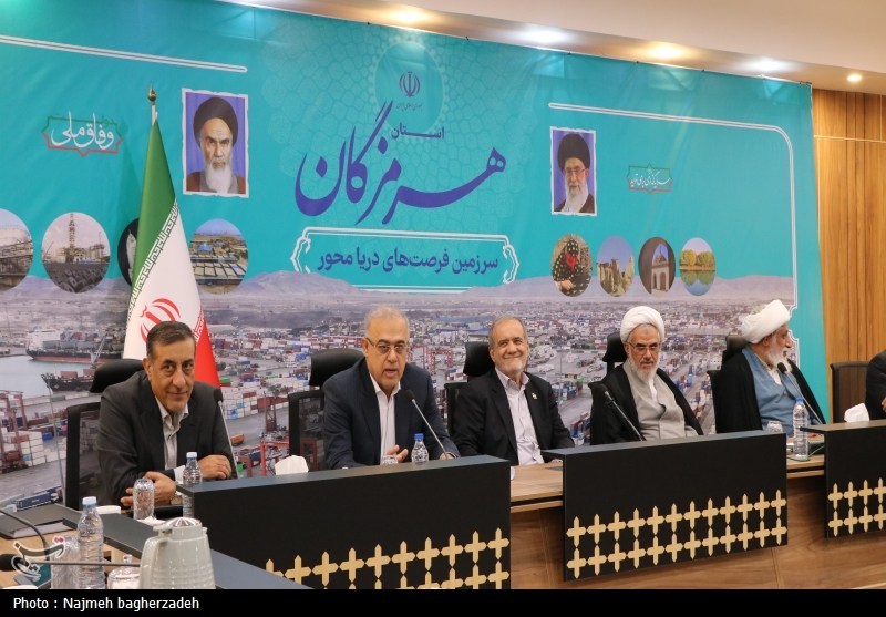 حضور رئیس‌جمهور در شورای برنامه‌ریزی و توسعه استان هرمزگان