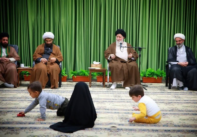 فداکاری زنان در خانه، همانند جهاد مردان در جنگ است