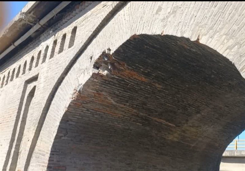 بخشی از طاق پل محمدحسن خان فرو ریخت