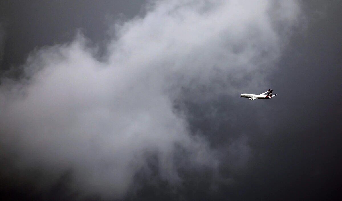 انتقال پروازهای قشم به فرودگاه‌های شیراز و کیش به دلیل گرد و غبار