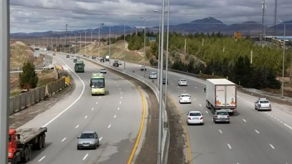 پروژه تعریض آزادراه کرج - قزوین زیر بارترافیک رفت