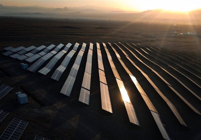 امضای تفاهم‌نامه اتصال ۱۵۰۰ مگاوات نیروگاه خورشیدی تهران تا پیش از پیک ۱۴۰۵