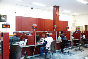 کارمندان مازاد بانک آینده به سایر بانک ها منتقل می شوند