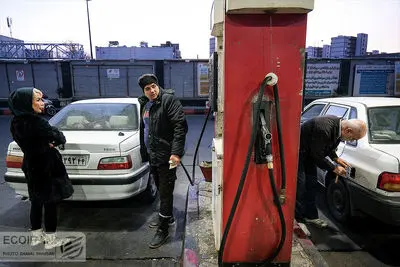 چرا خودروهای داخلی با پلاک نو باید بنزین 5 هزار تومانی بخرند؟ سهمیه بنزین این خودروها چه زمانی قطع می شود؟