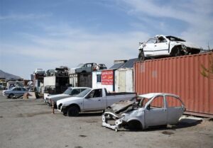 928 خودروی فرسوده و رها شده در پایتخت به پارکینگ منتقل شدند