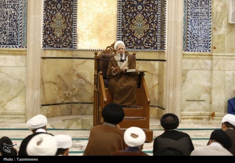 آیت‌الله جوادی‌آملی: درک جایگاه حضرت زهرا(س) تنها در پرتو قرآن و اهل‌بیت(ع) ممکن است