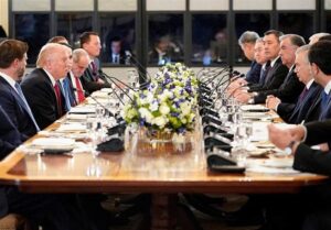 ترامپ: میتوانم با روسیه و چین درباره کاهش تسلیحات هستهای به توافق برسم