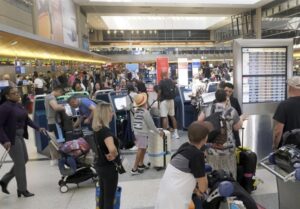 تعطیلی دولت ترامپ بیش از 3.2 میلیون مسافر هوایی آمریکا را زمینگیر کرد