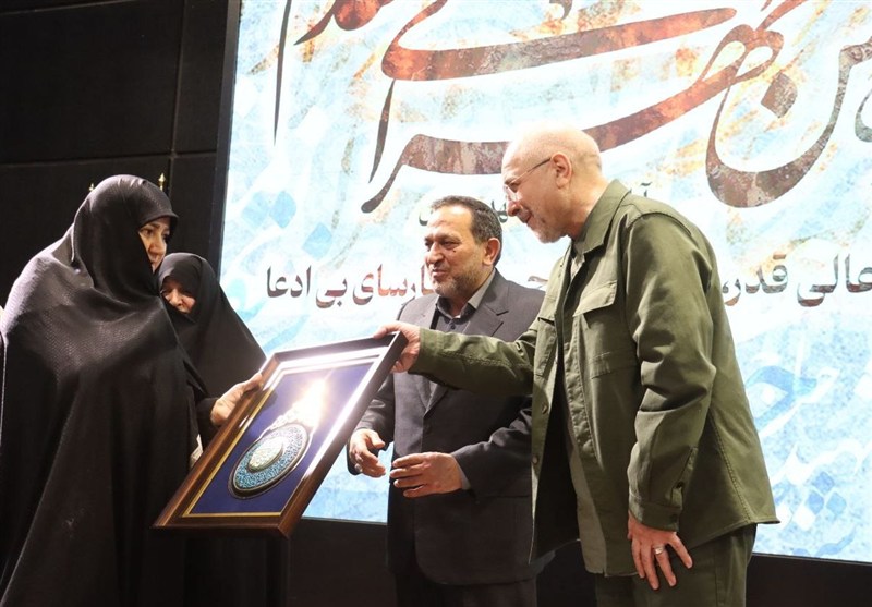 تقدیر از نویسنده کتاب "انسان جاویدان" در یادواره شهید مقدم تهرانی