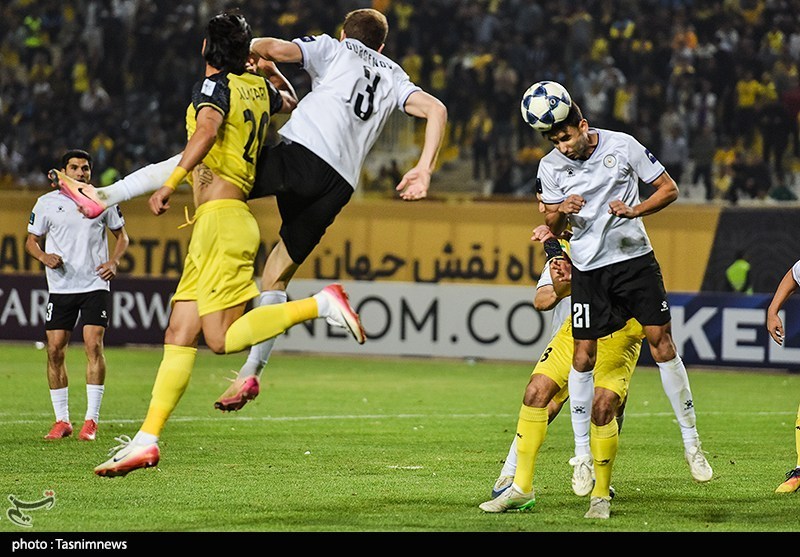 توقف سپاهان در نیمه اول مقابل آخال در نقش‌جهان