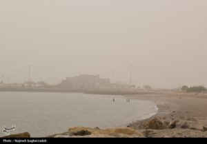 توقف تردد شناورهای مسافری بندرعباس–قشم و هرمز / دریای مواج و دید نزدیک به صفر