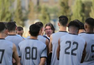 حضور دروازه بان مصدوم استقلال در تمرین و ادامه غیبت جنپو