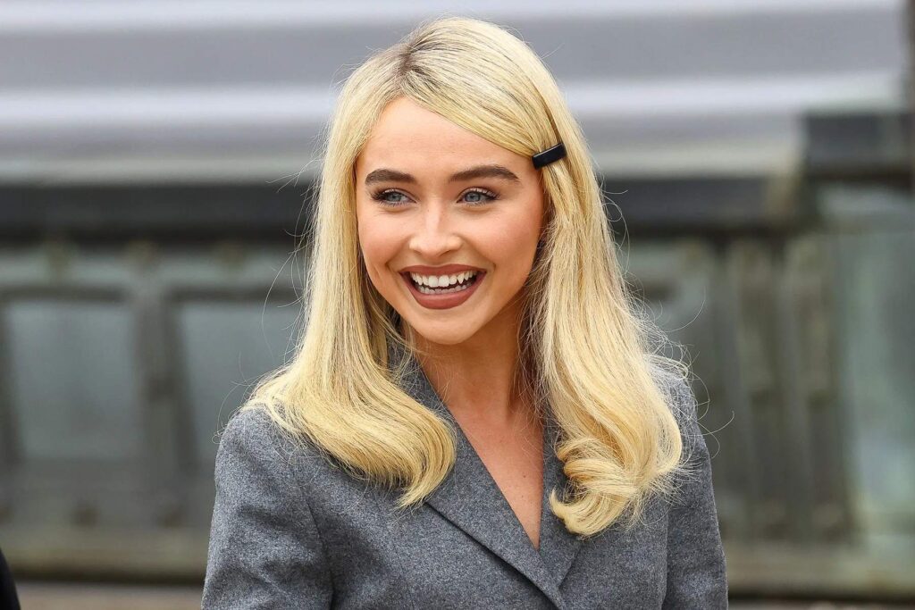 سابرینا کارپنتر در فیلم موزیکال alice in wonderland برای بازی خواهد کرد