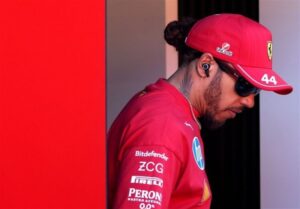 همیلتون به شایعات جدایی از فراری پایان داد