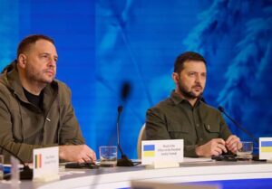 چرا زلنسکی قبل از مذاکره با آمریکا مجبور شد رئیس دفتر خود را برکنار کند؟