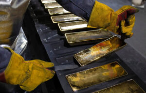 کاهش قیمت جهانی طلا به دلیل تقویت دلار