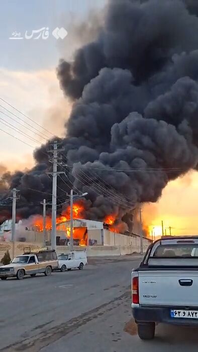 آتش‌سوزیِ شهرک صنعتی یزد مهار شد