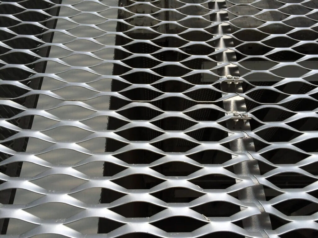 عوامل مؤثر بر قیمت توری فلزی و راهنمای انتخاب اقتصادی